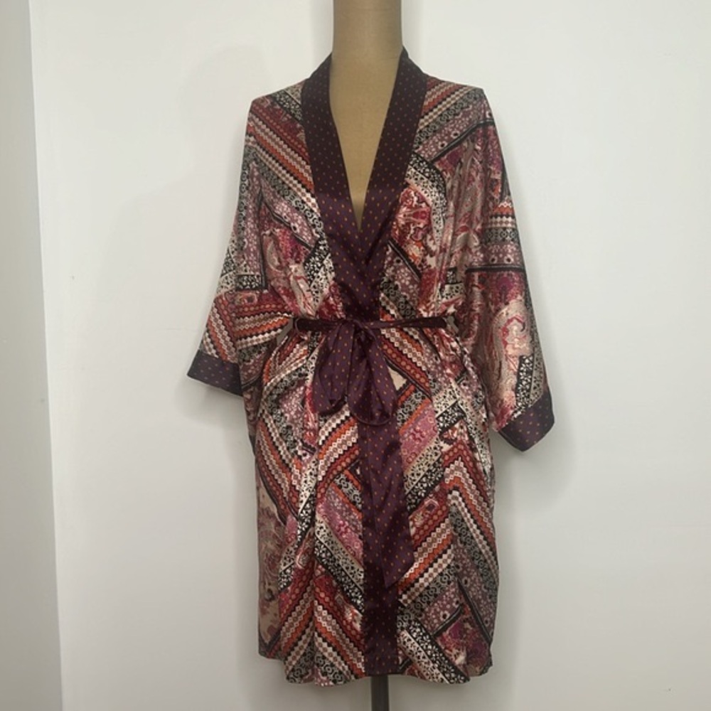 Victoria's Secret 💜 Multi Colored Burgundy Paisley Design Short Satin Robe